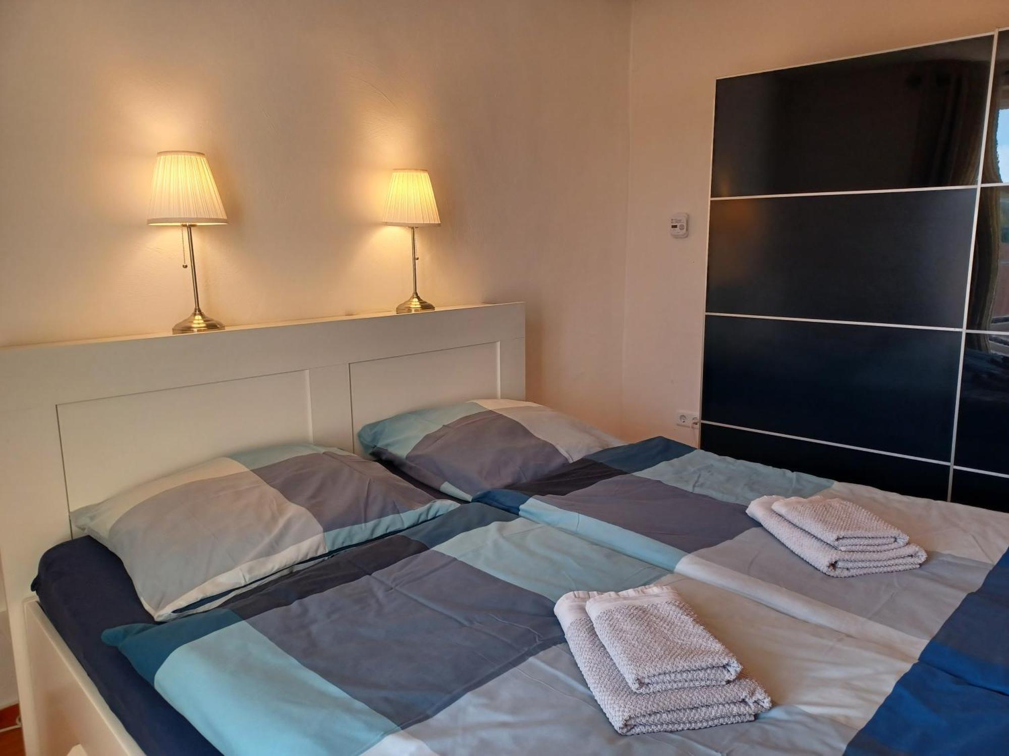 Ehemalige Bibliothek Apartment Fuer 2 Mit Kueche Kamin Netflix Parken Und Hofladen Steinhofel 외부 사진